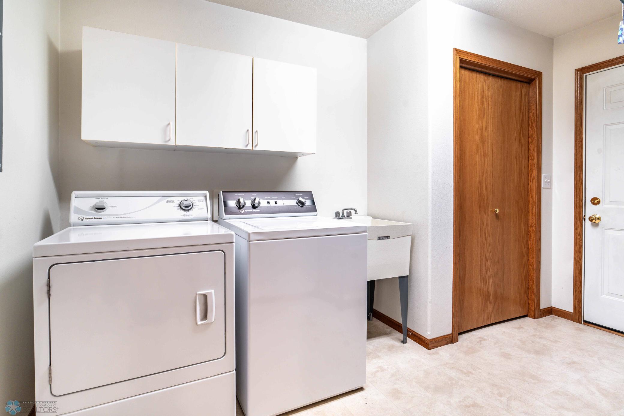 Laundry Room w/ Utility Tub