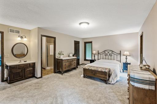 12417 Kennelly Road, Burnsville, MN 55337