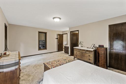 12417 Kennelly Road, Burnsville, MN 55337