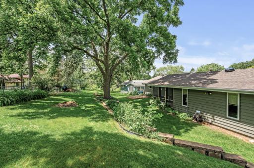 12417 Kennelly Road, Burnsville, MN 55337