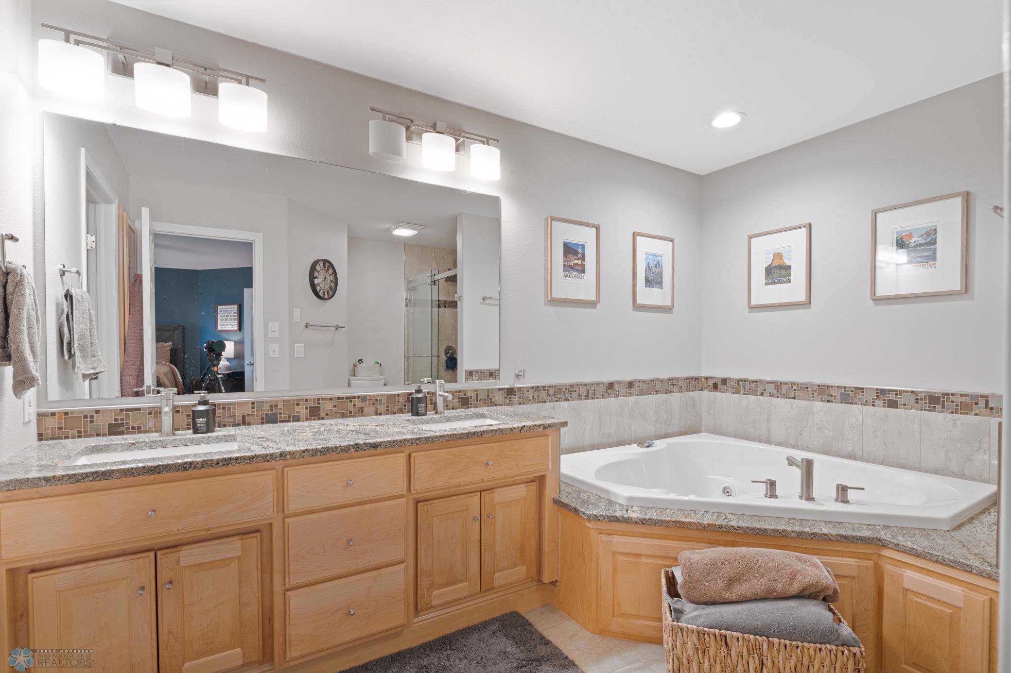 Dual sinks, jetted tub, heated floors