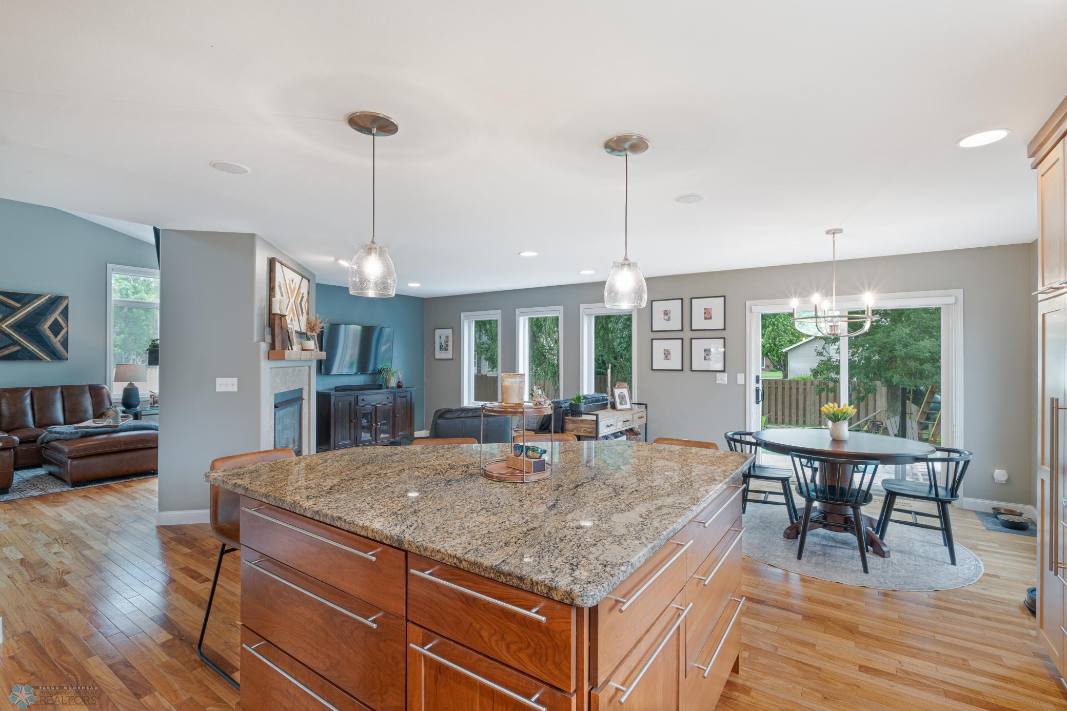 Eat-in Kitchen w/bonus living space