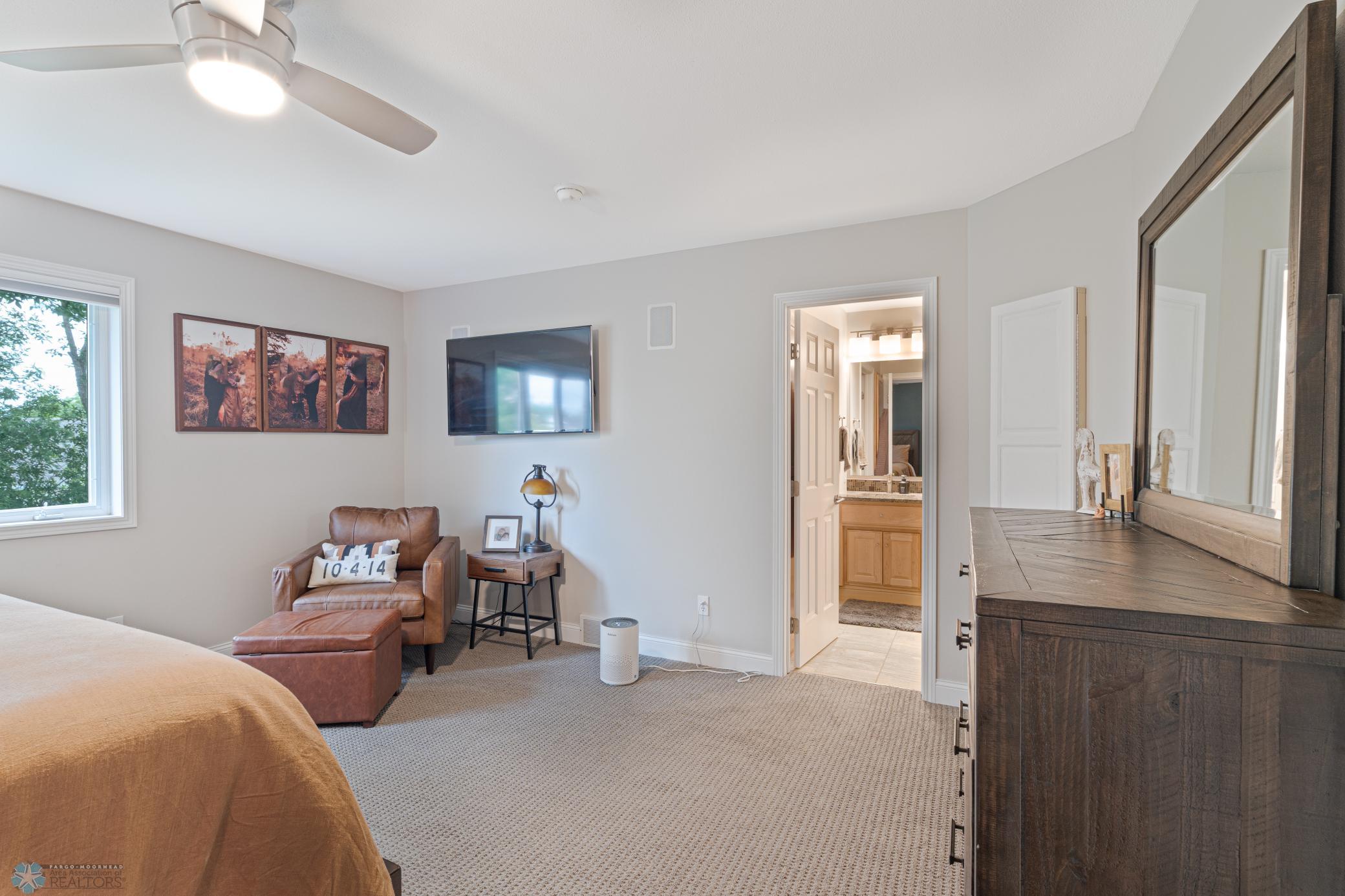 Primary Bedroom w/ensuite
