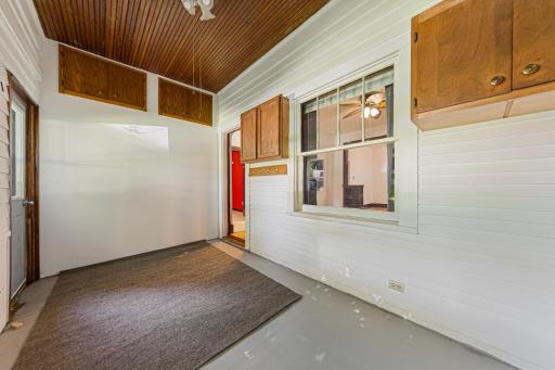 226 N Central Avenue, Truman, MN 56088