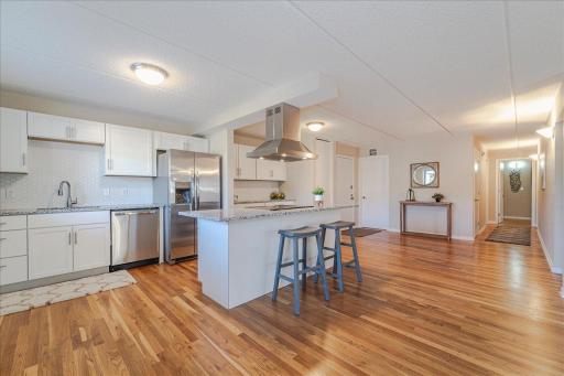10411 Cedar Lake Road, 219, Hopkins, MN 55305