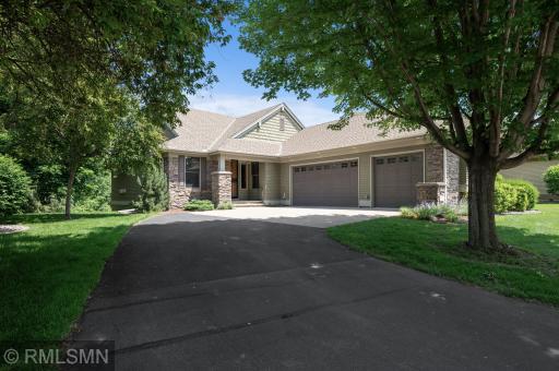 8 Larch Lane, Saint Paul, MN 55127