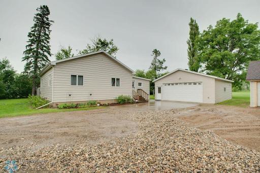 604 2nd Avenue S, Leonard, ND 58052