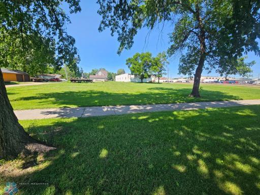 201 2nd Street S, Wahpeton, ND 58075