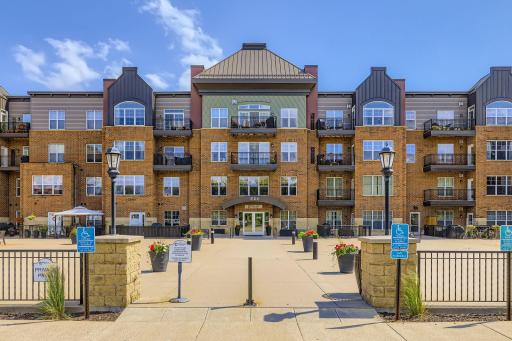 1800 Graham Ave 303 - Web Quality - 002 - 01 Exterior Front.jpg