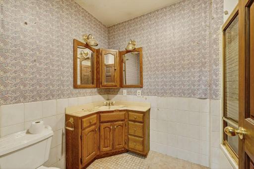 1216 County Road C E, Saint Paul, MN 55109