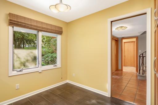 576 Montcalm Place, Saint Paul, MN 55116