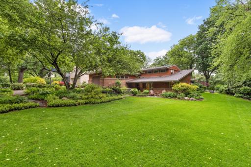 576 Montcalm Place, Saint Paul, MN 55116