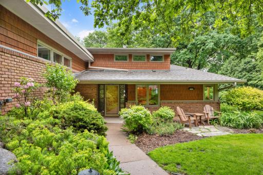 576 Montcalm Place, Saint Paul, MN 55116