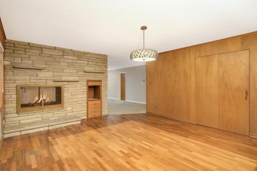 576 Montcalm Place, Saint Paul, MN 55116