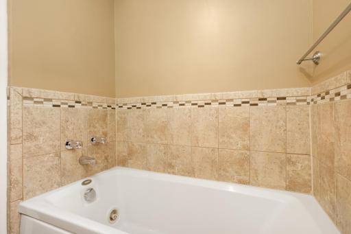 576 Montcalm Place, Saint Paul, MN 55116