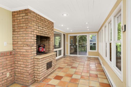 576 Montcalm Place, Saint Paul, MN 55116
