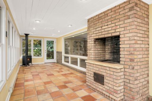 576 Montcalm Place, Saint Paul, MN 55116