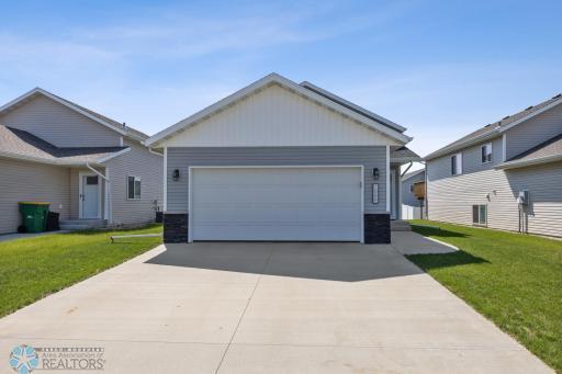 1009 Highland Lane W, West Fargo, ND 58078