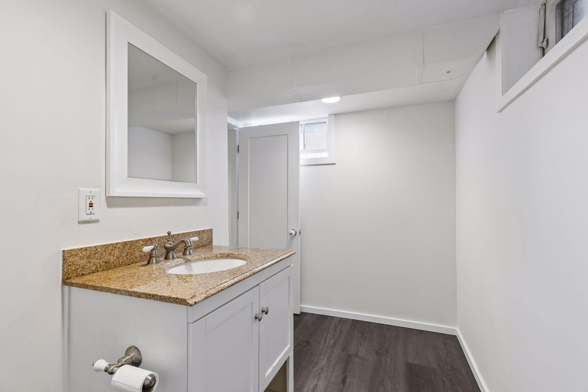 1693 Charles Avenue - Spacecrafting - 0036.jpg