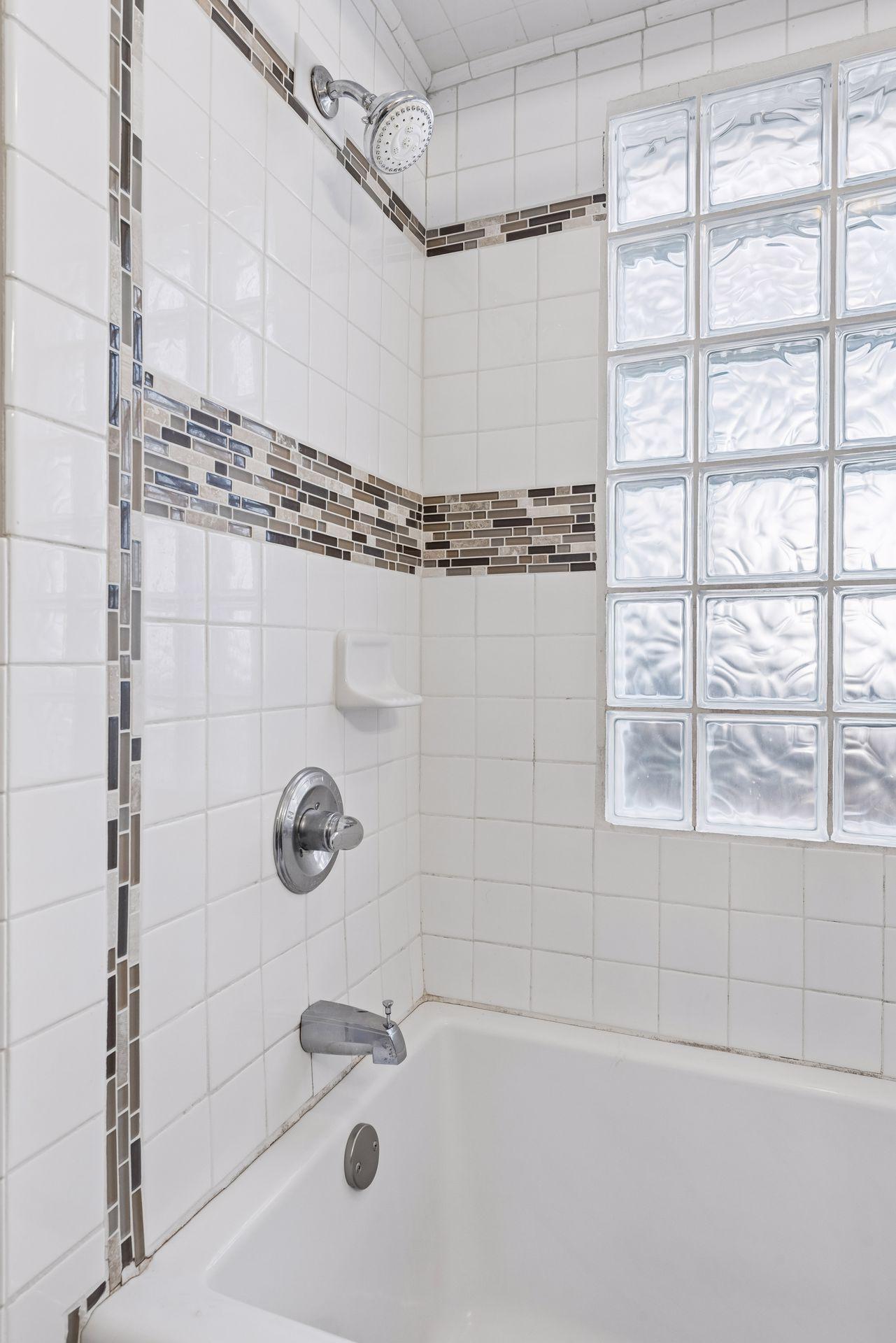 1693 Charles Avenue - Spacecrafting - 0020.jpg