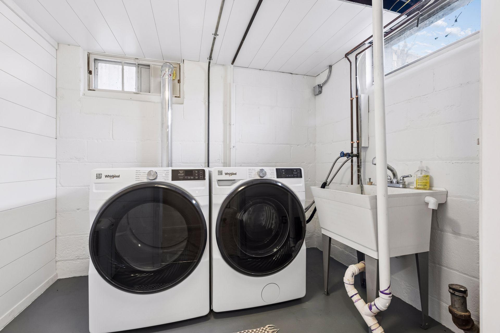 1693 Charles Avenue - Spacecrafting - 0037.jpg