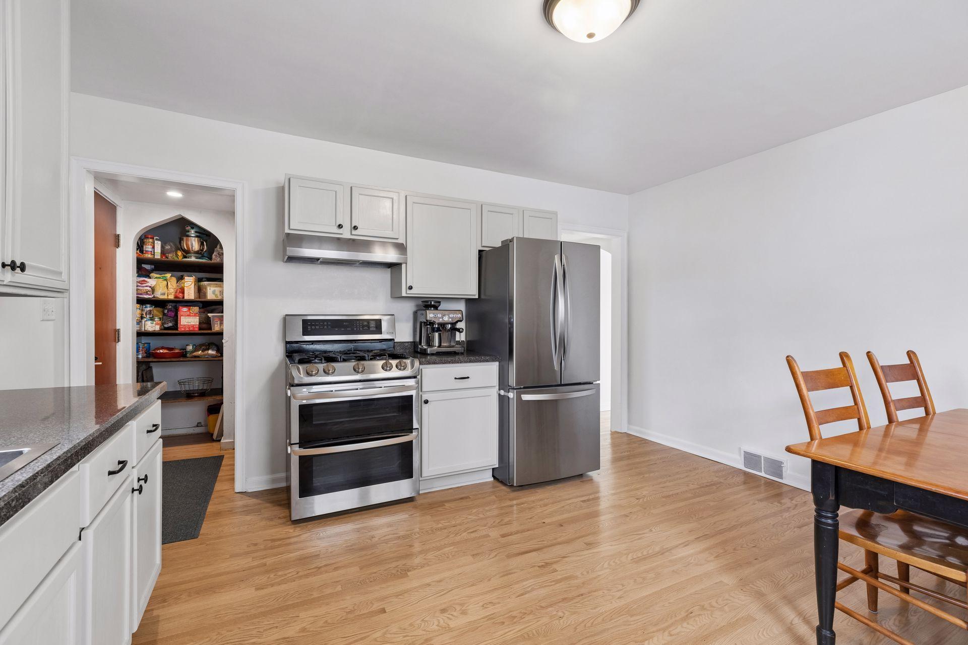 1693 Charles Avenue - Spacecrafting - 0013.jpg