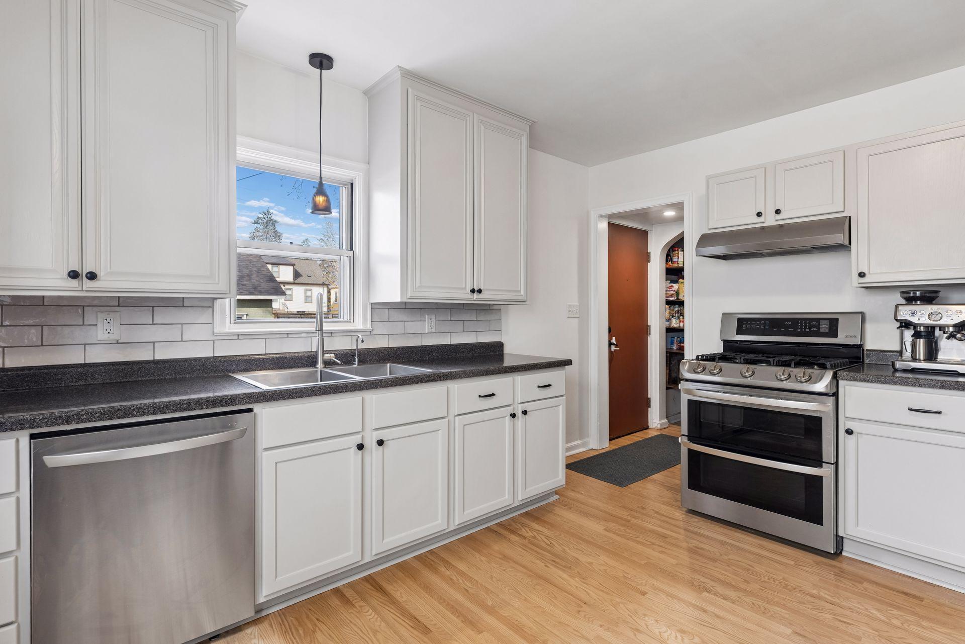 1693 Charles Avenue - Spacecrafting - 0012.jpg