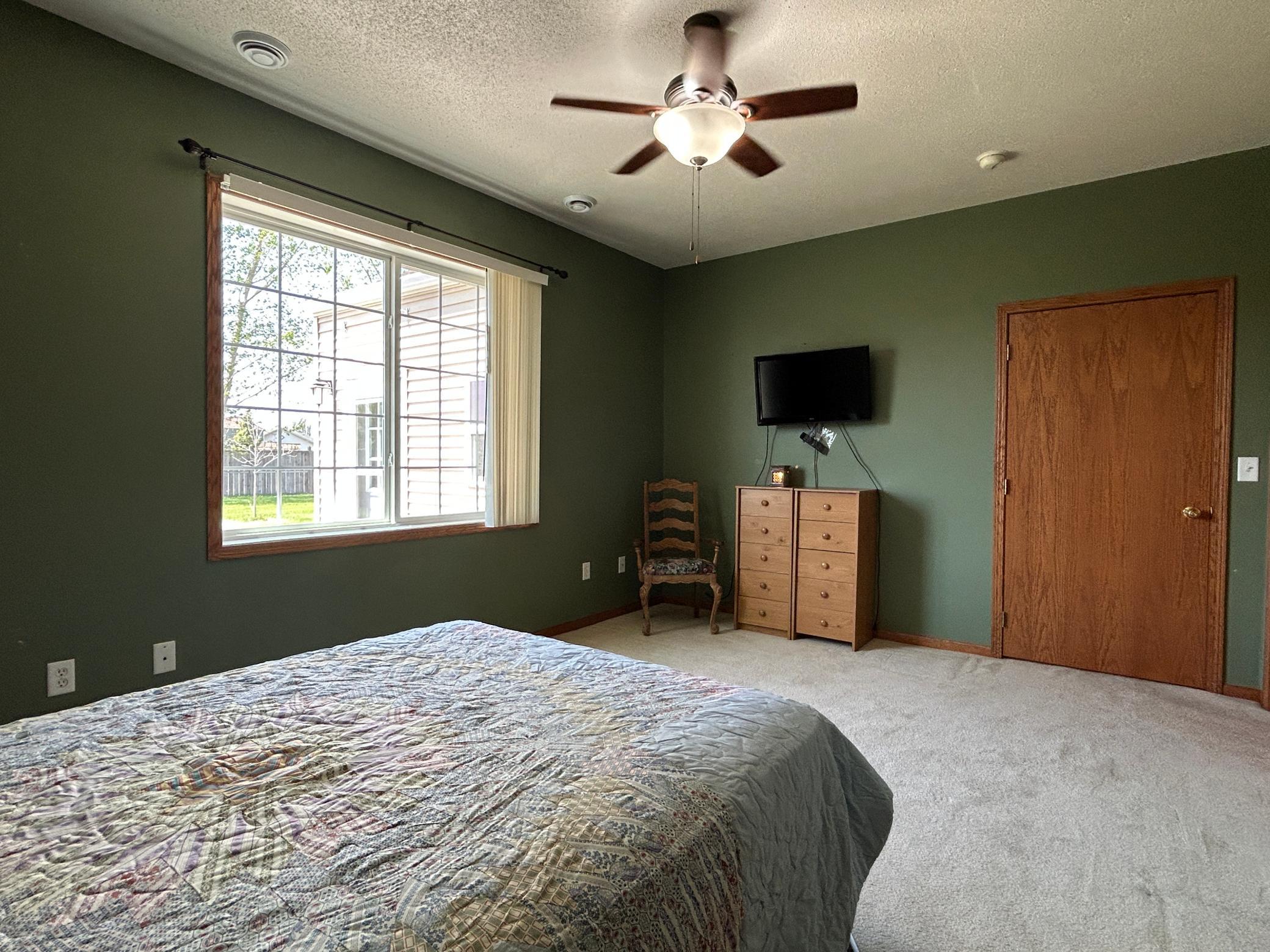 Master Bedroom.JPG