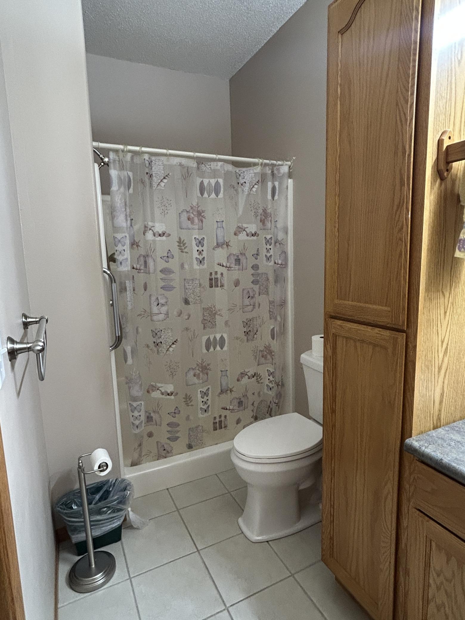 Main Bath 4 Foot Walk in Shower.JPG