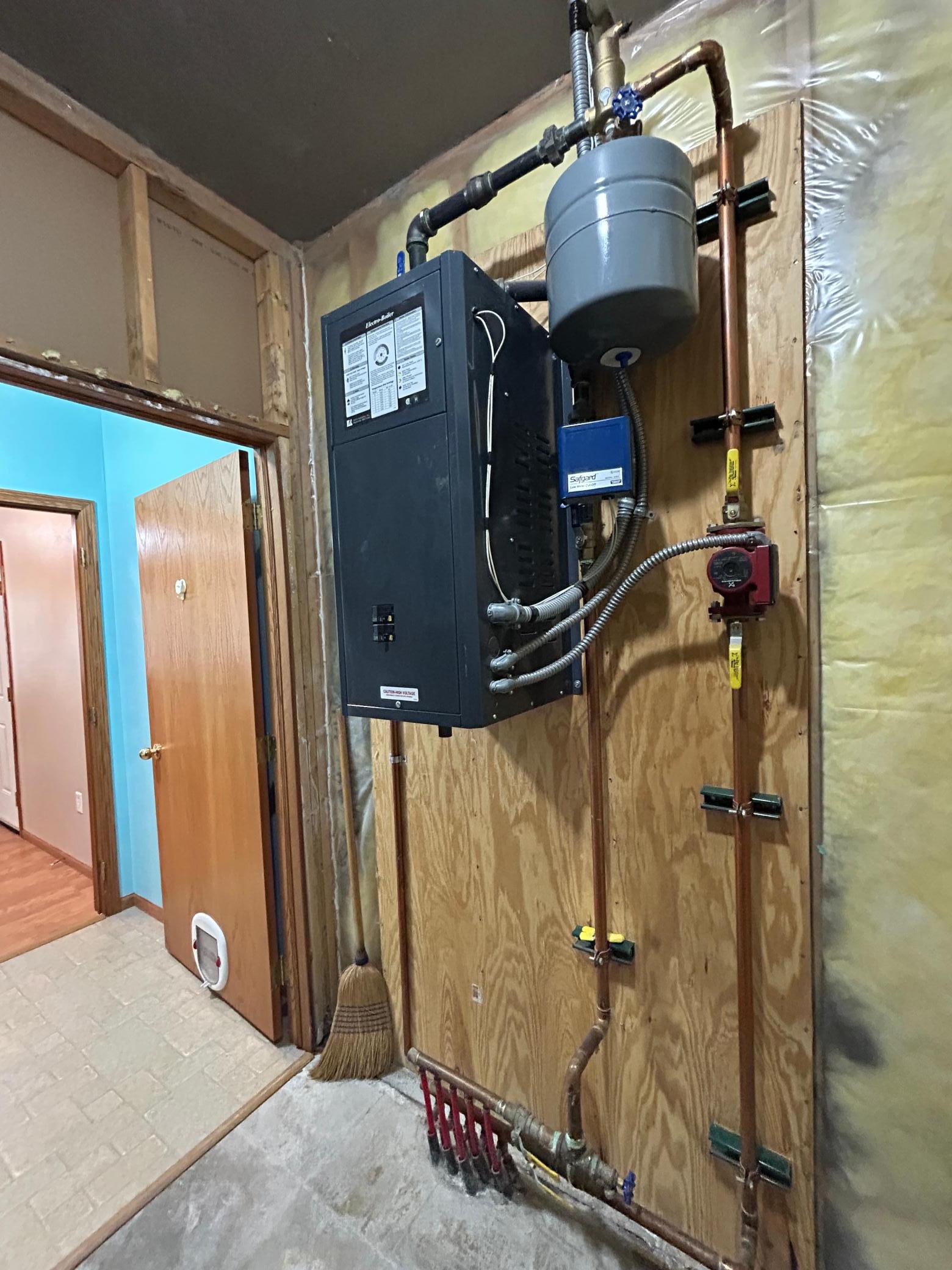 Floor Heat System-No Cold Feet.JPG
