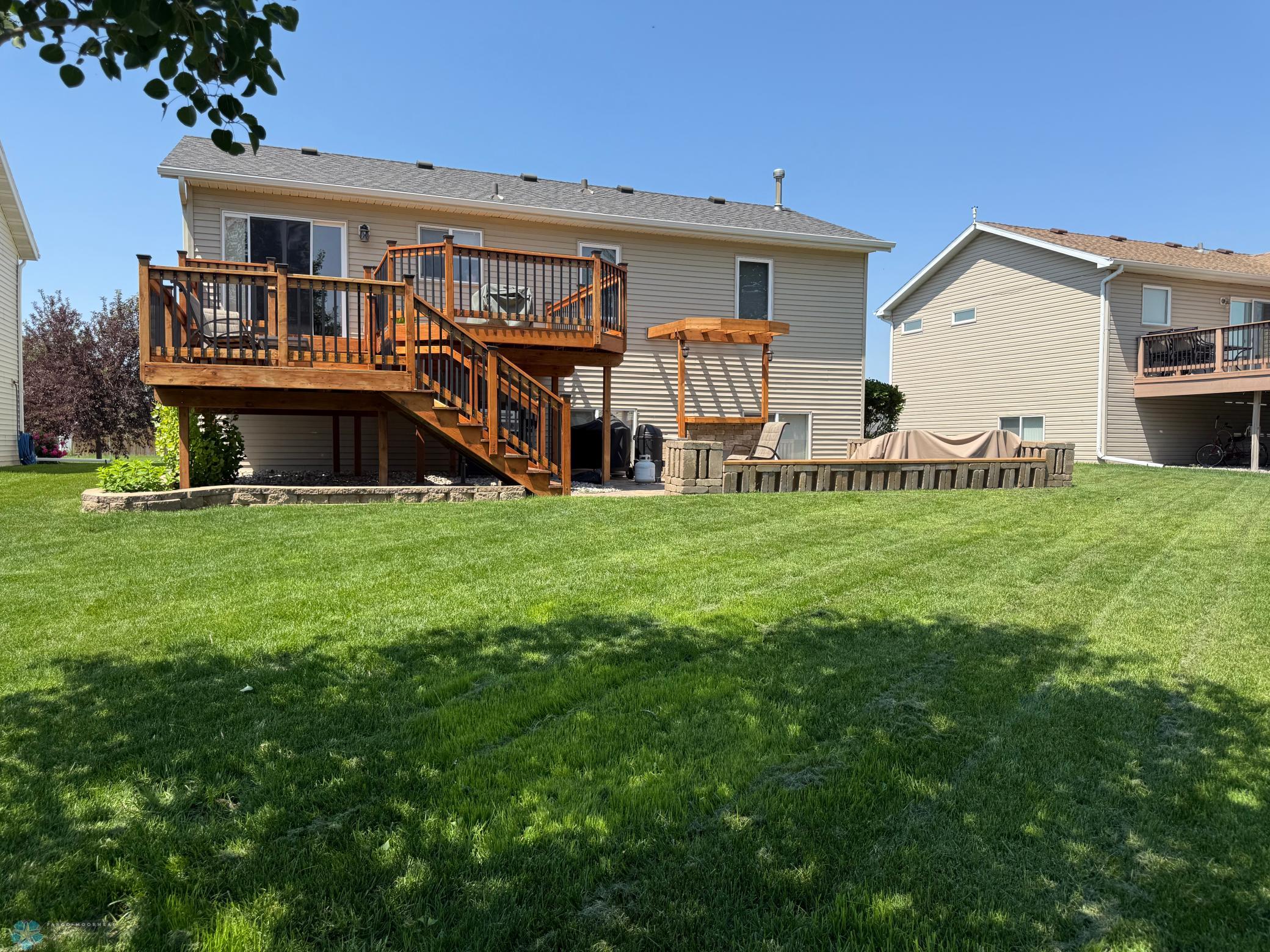 2 tier deck with paver patio