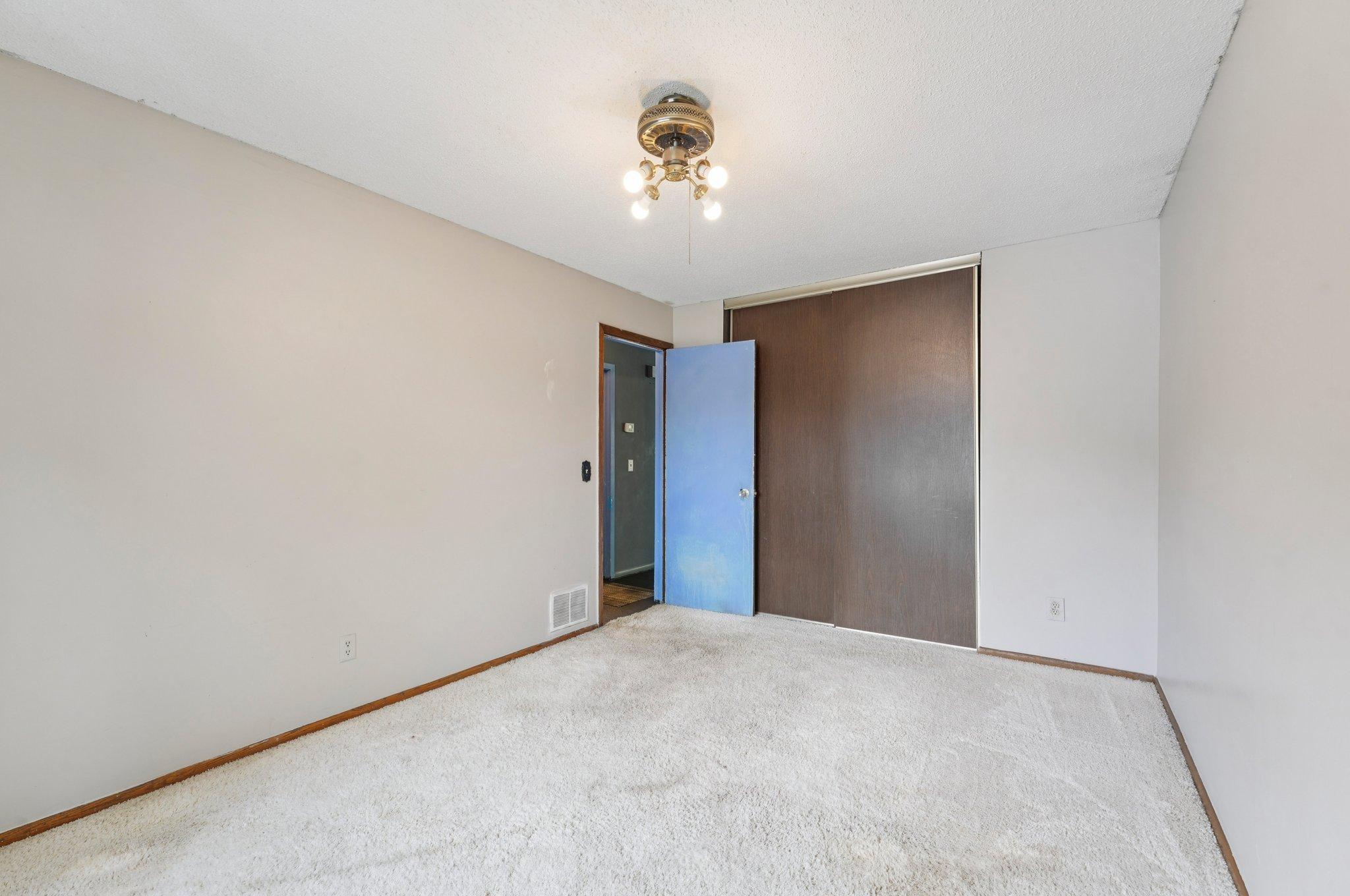 28-web-or-mls-74th Ave-2406-026.jpg