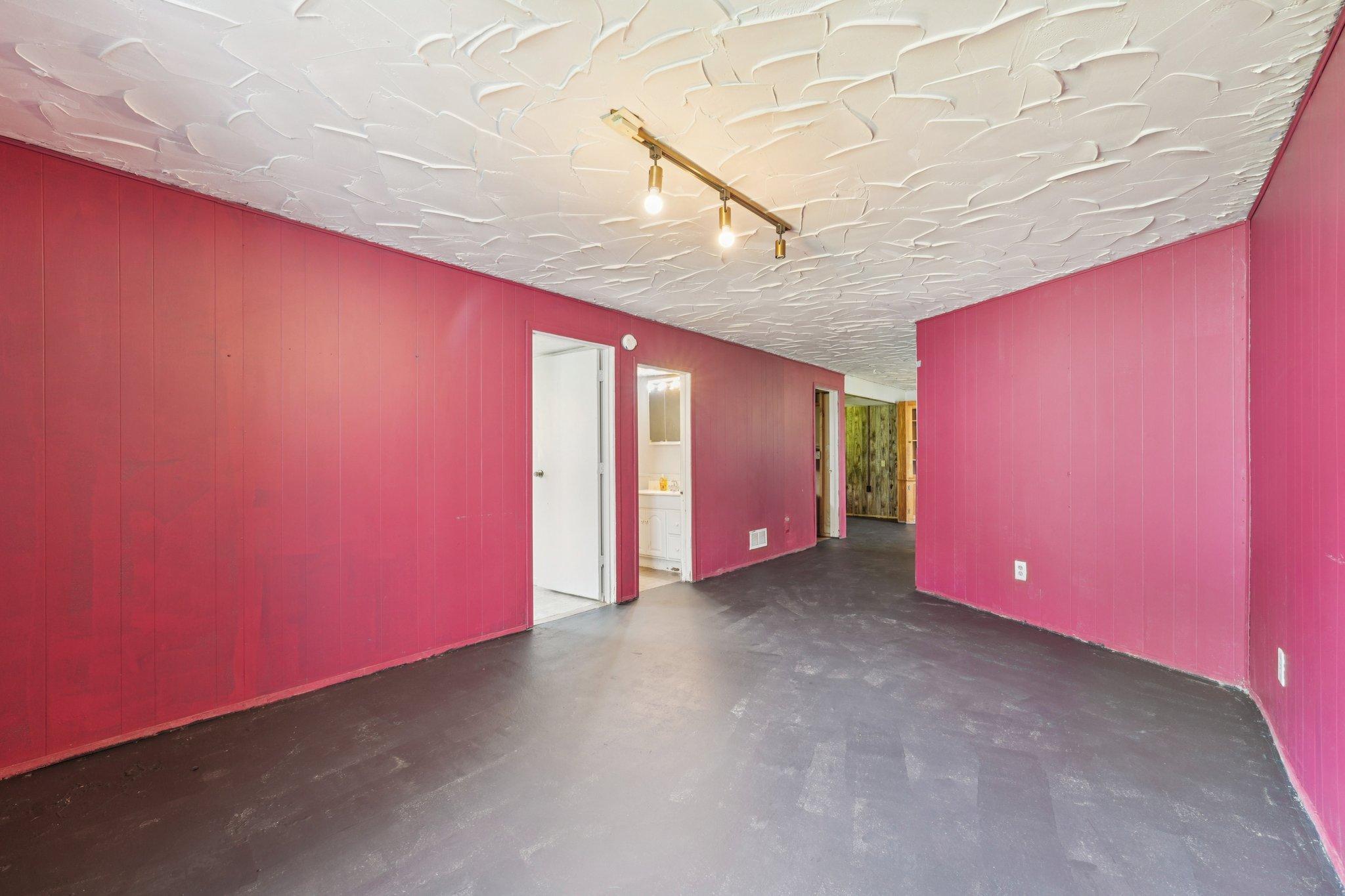 15-web-or-mls-74th Ave-2406-013.jpg
