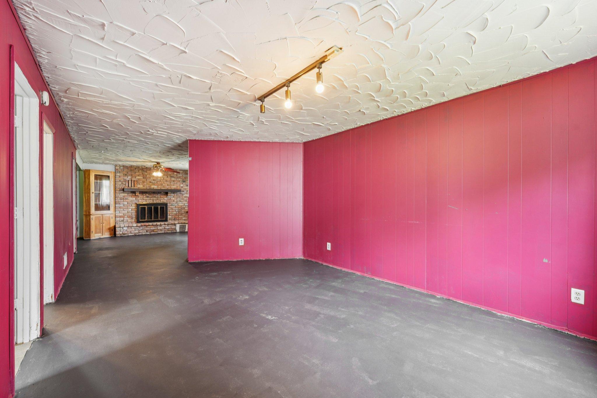 14-web-or-mls-74th Ave-2406-012.jpg