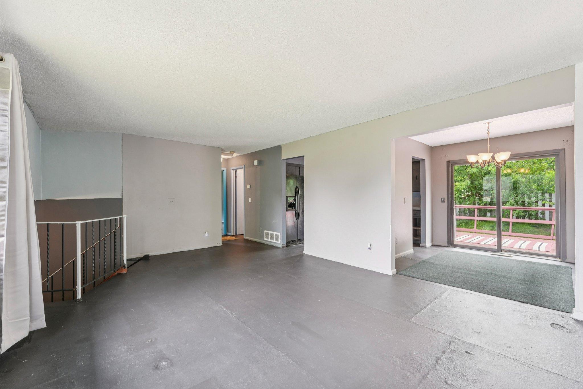 20-web-or-mls-74th Ave-2406-018.jpg