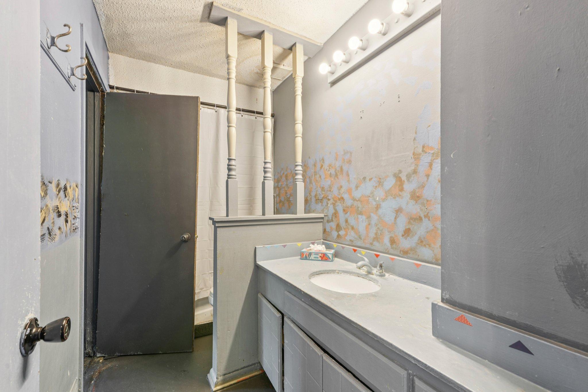 34-web-or-mls-74th Ave-2406-032.jpg
