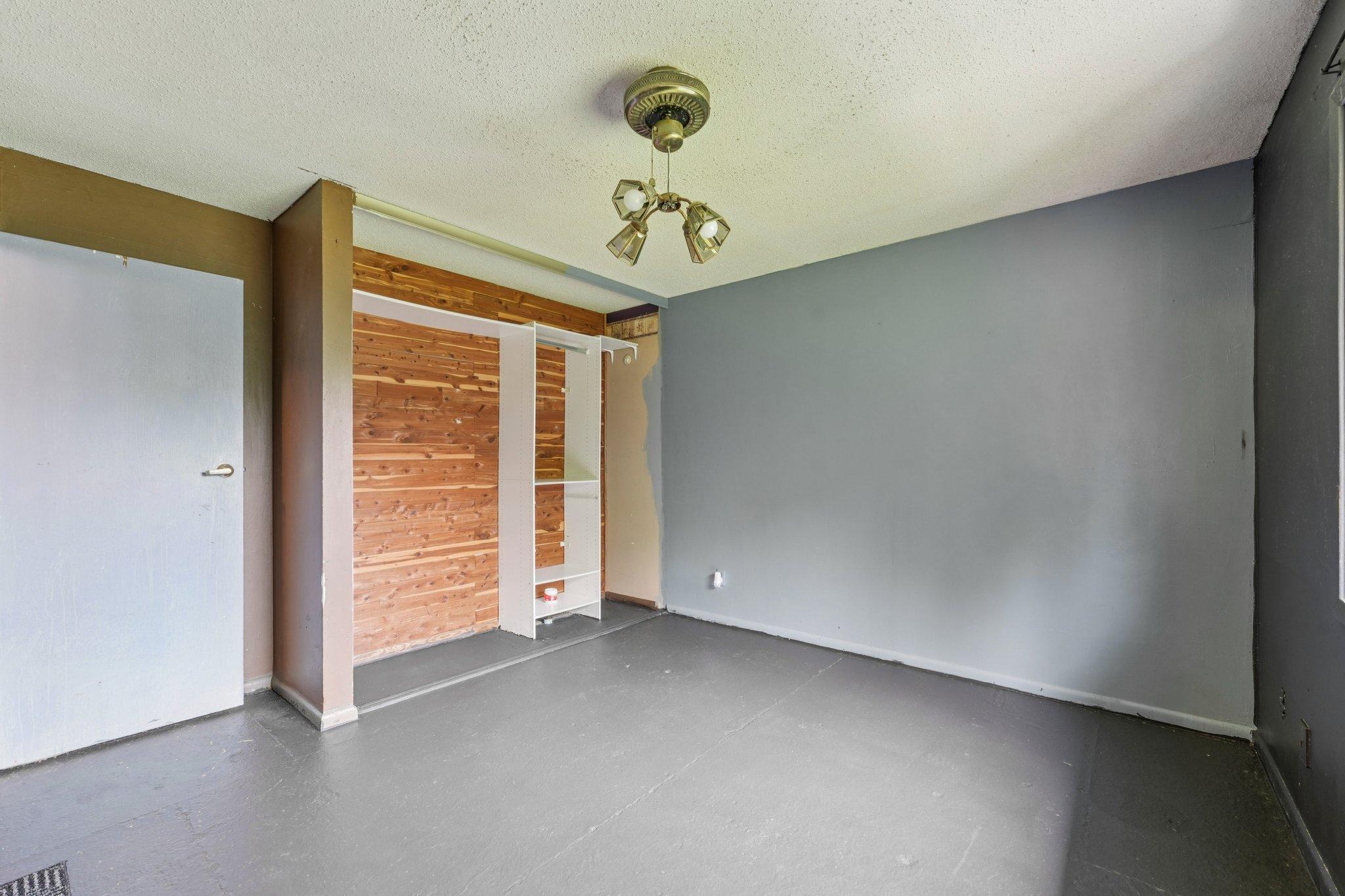 31-web-or-mls-74th Ave-2406-029.jpg