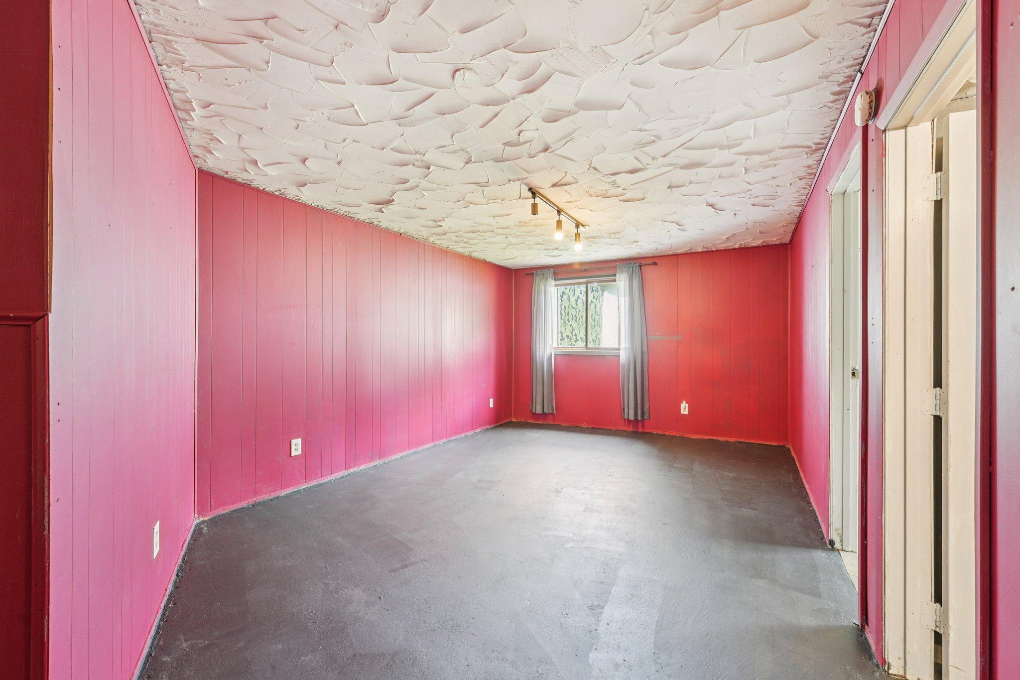 13-web-or-mls-74th Ave-2406-011.jpg