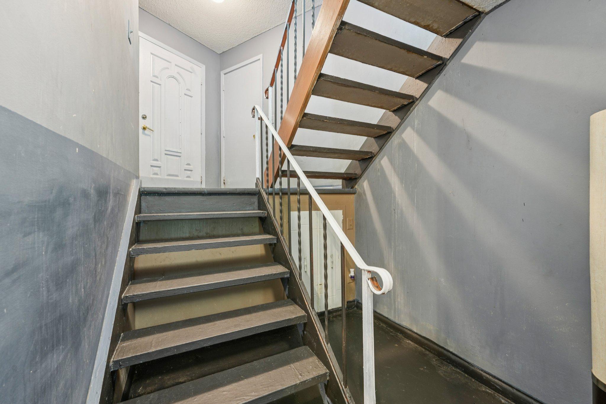 35-web-or-mls-74th Ave-2406-033.jpg