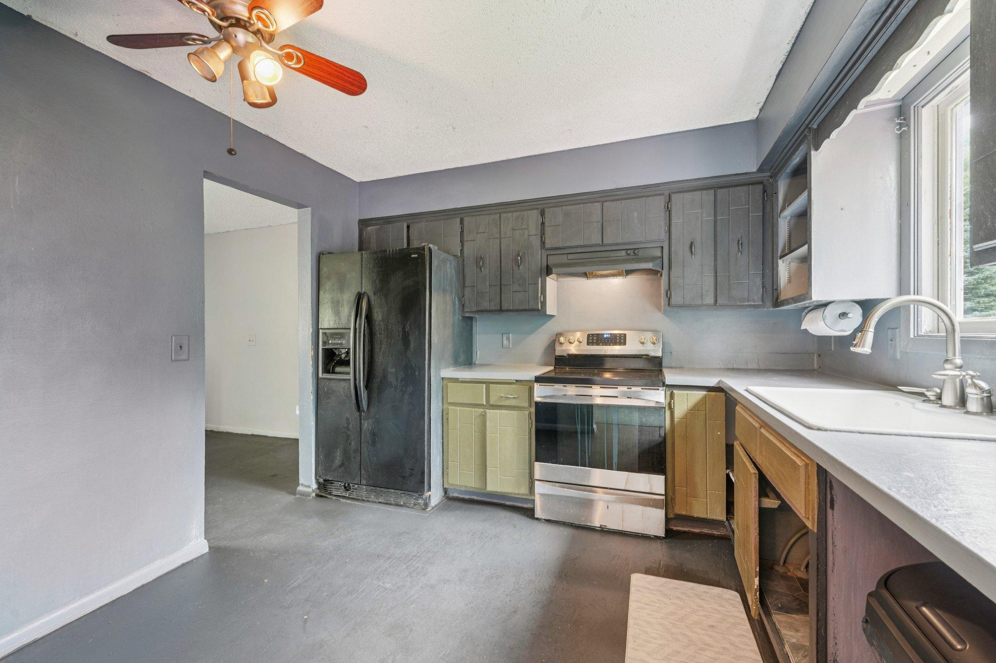 23-web-or-mls-74th Ave-2406-021.jpg