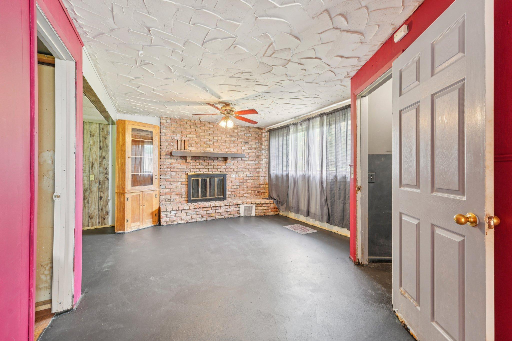 8-web-or-mls-74th Ave-2406-006.jpg
