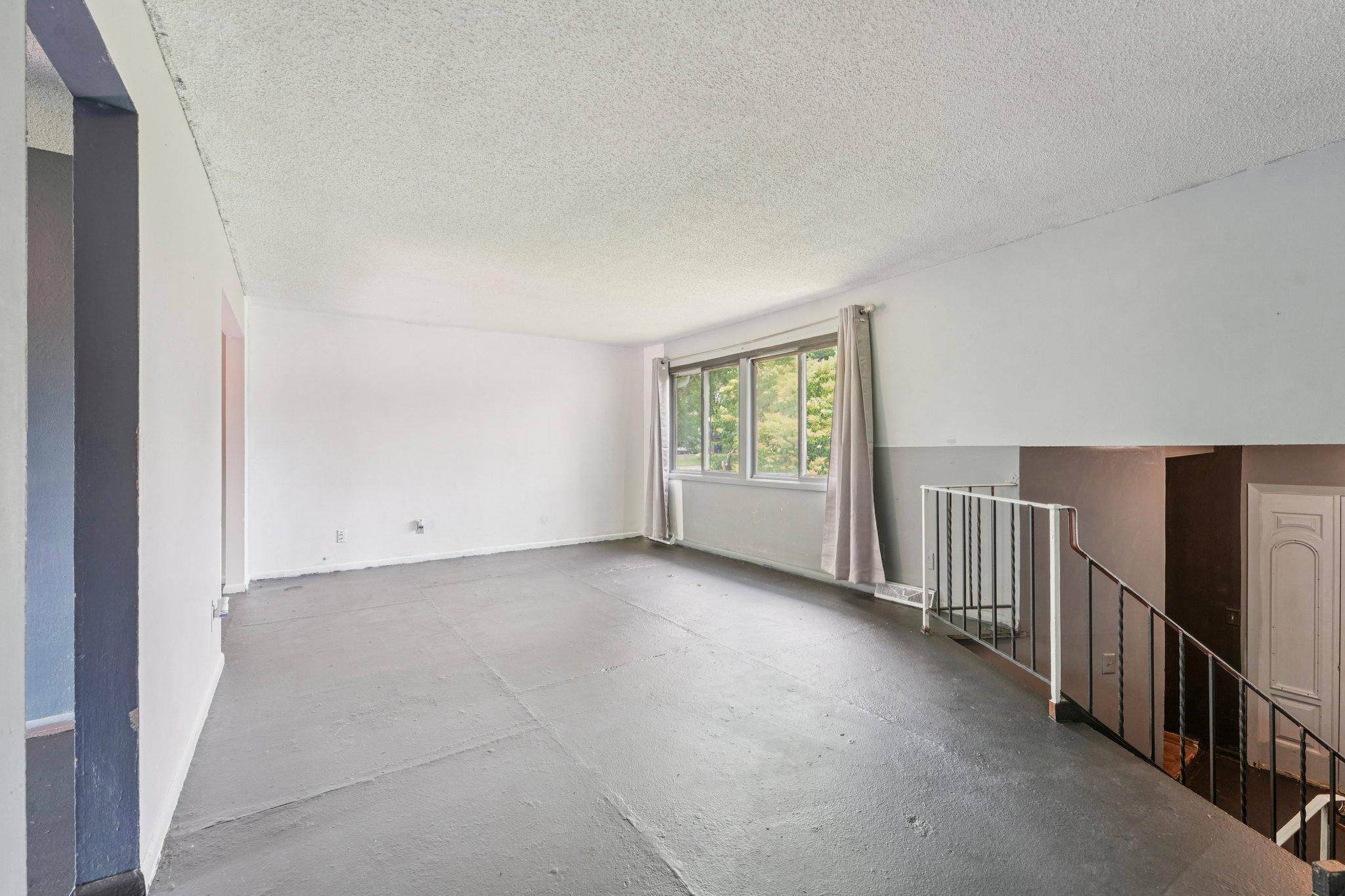 18-web-or-mls-74th Ave-2406-016.jpg