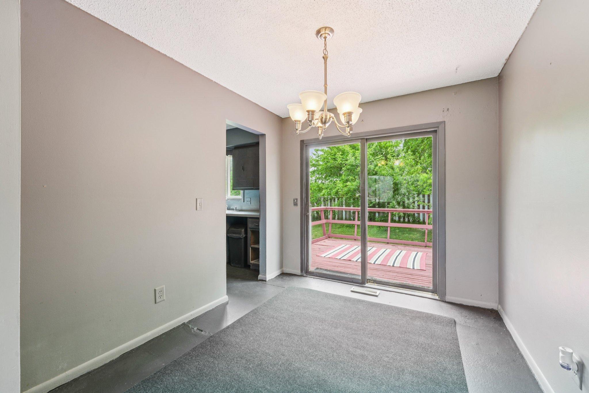 21-web-or-mls-74th Ave-2406-019.jpg