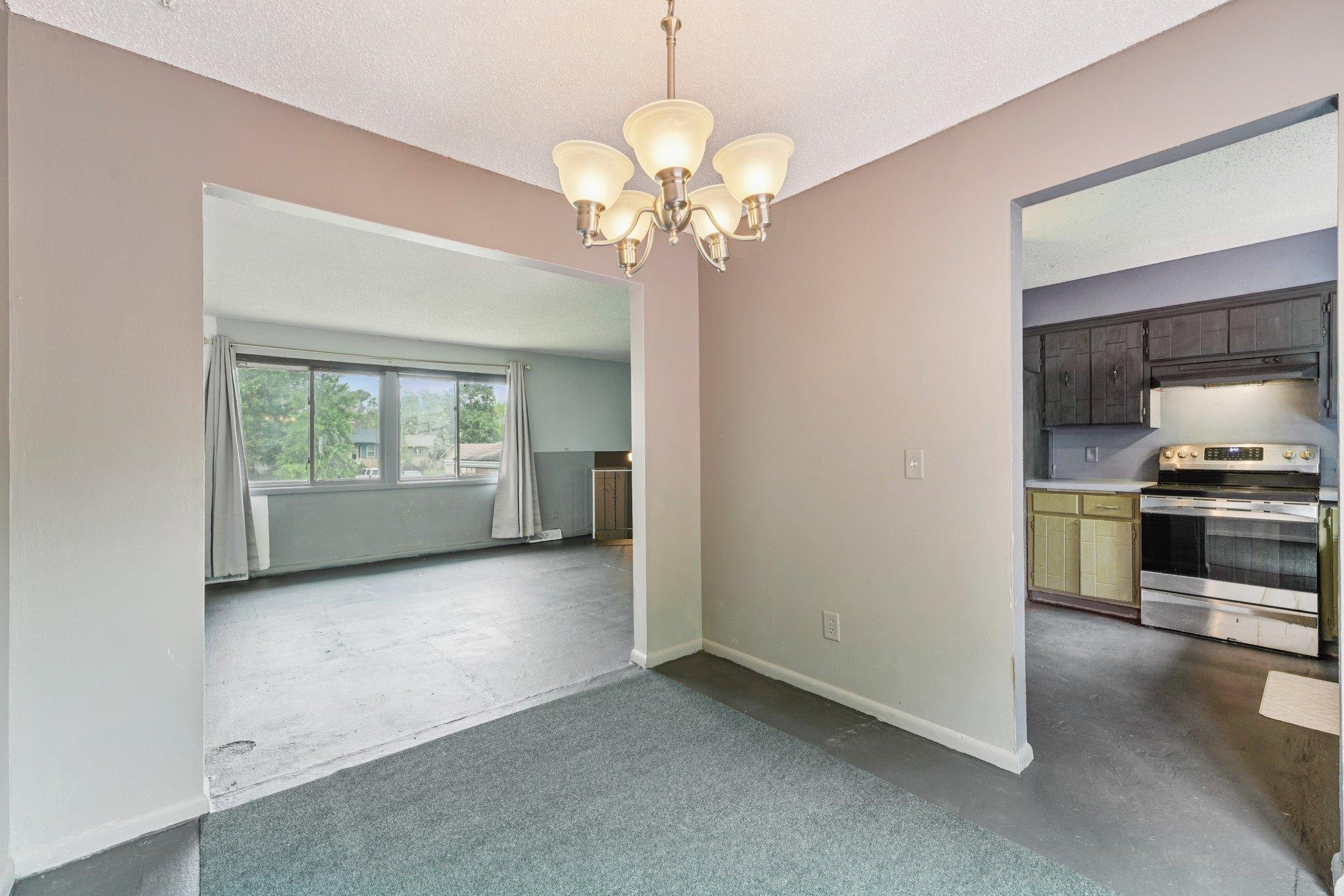 22-web-or-mls-74th Ave-2406-020.jpg