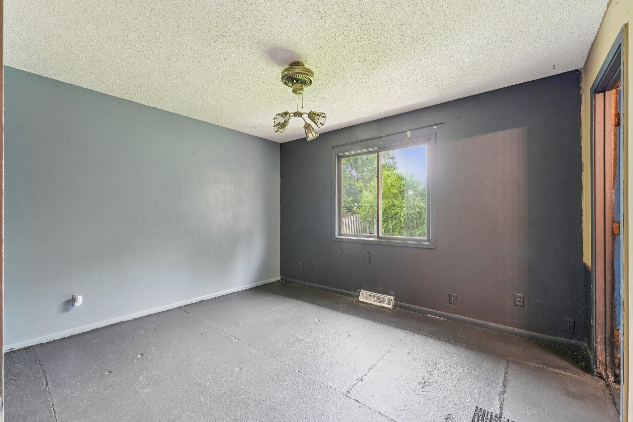 30-web-or-mls-74th Ave-2406-028.jpg