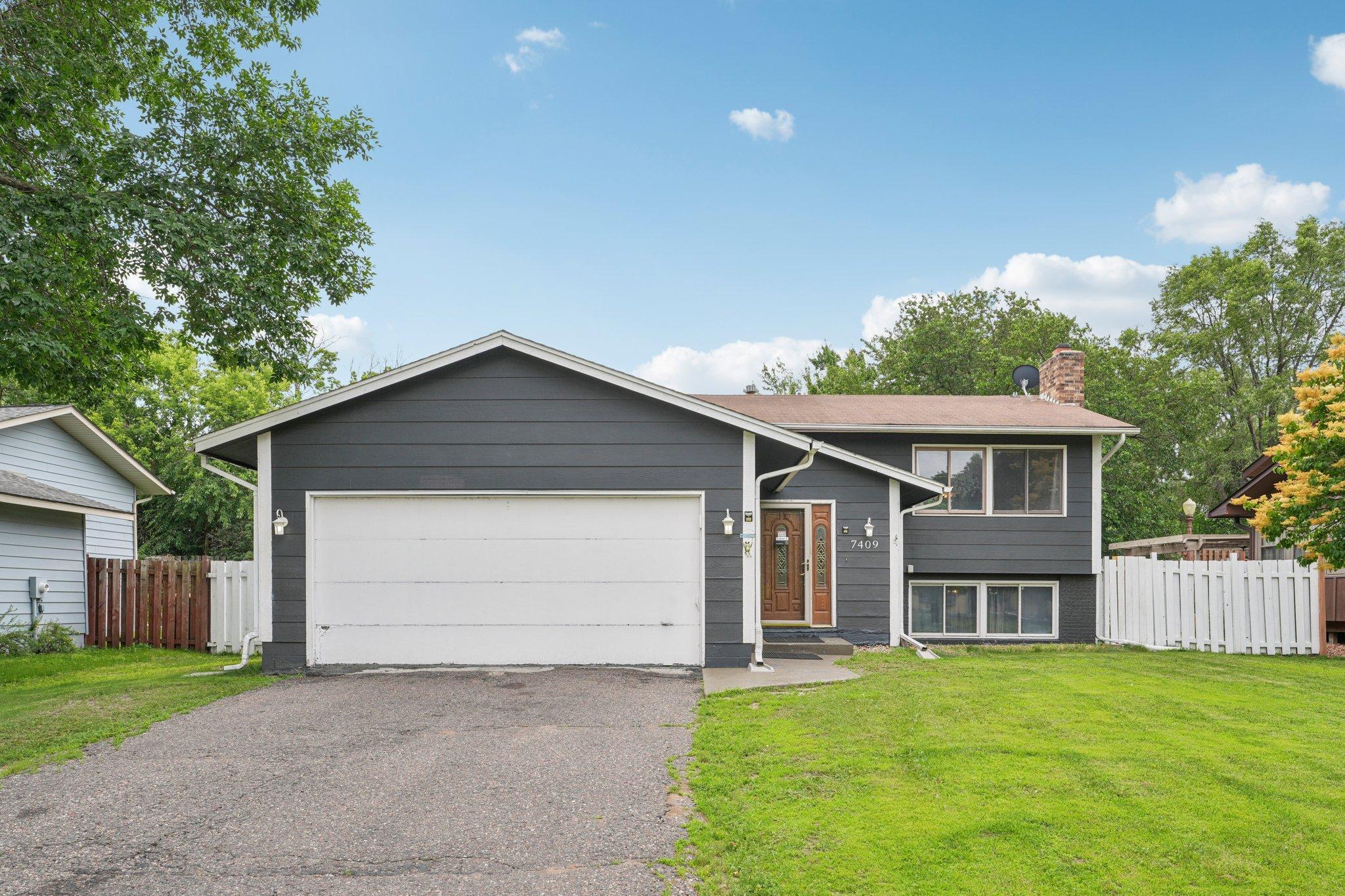 3-web-or-mls-74th Ave-2406-001.jpg