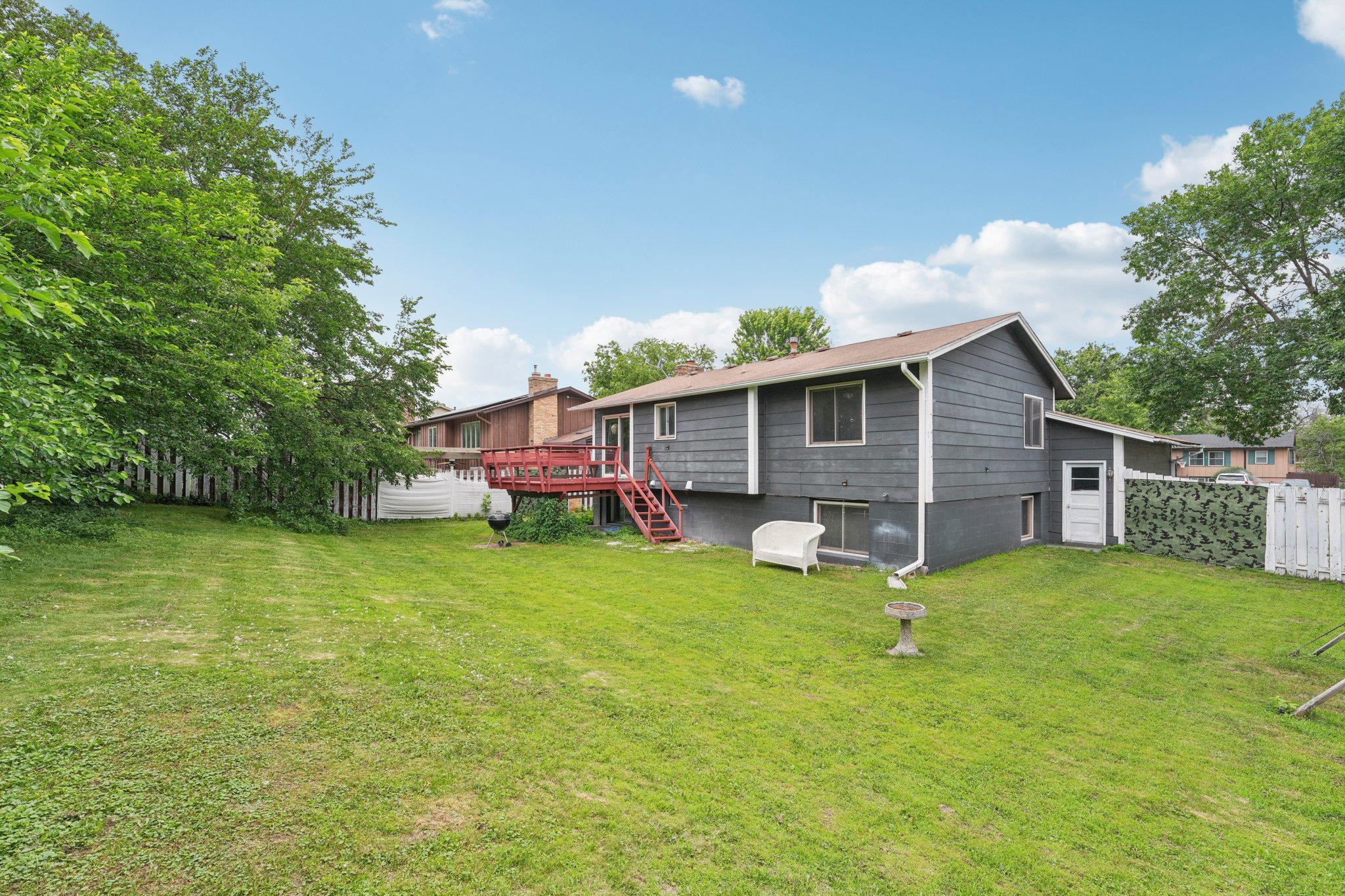 41-web-or-mls-74th Ave-2406-039.jpg