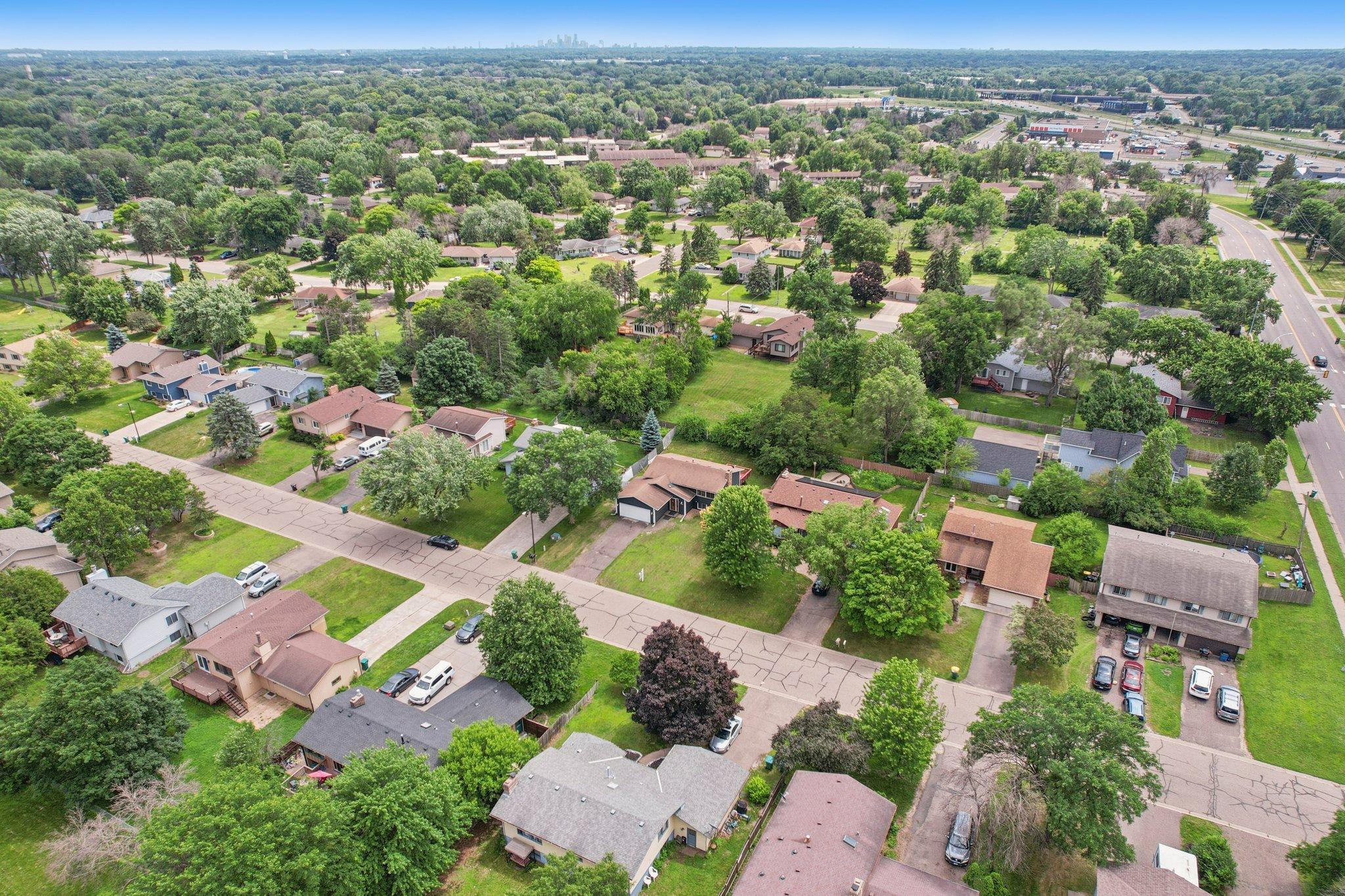 55-web-or-mls-74th Ave-2406-053.jpg