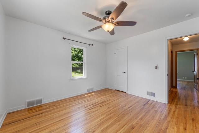 27 Main bedroom.jpg