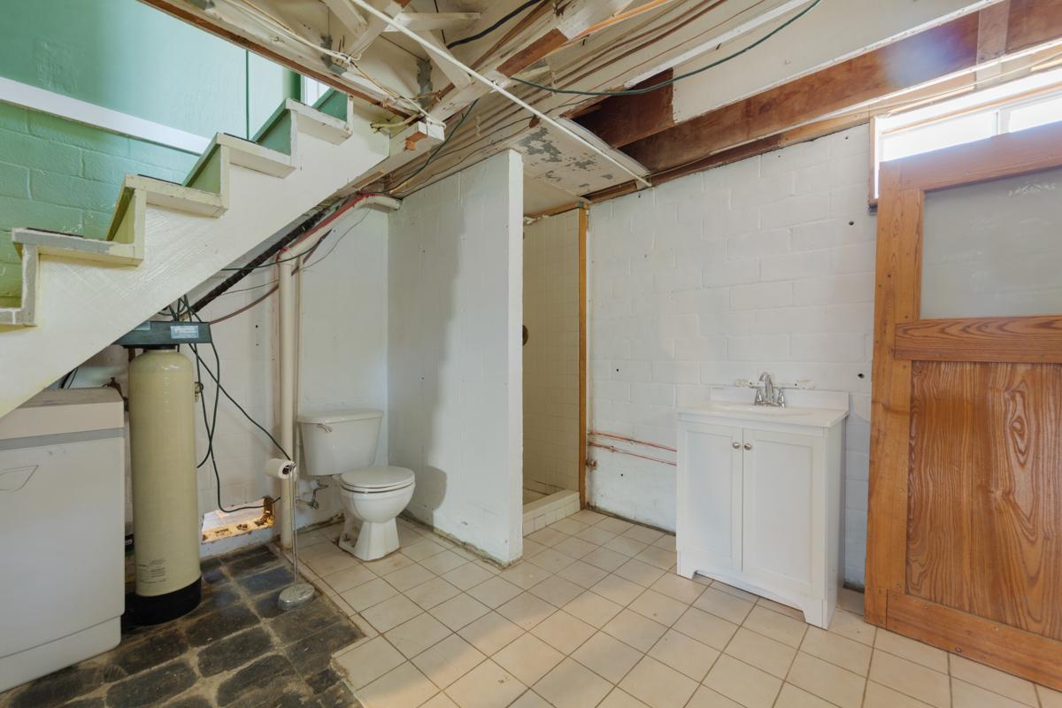 32 Bathroom_lower.jpg